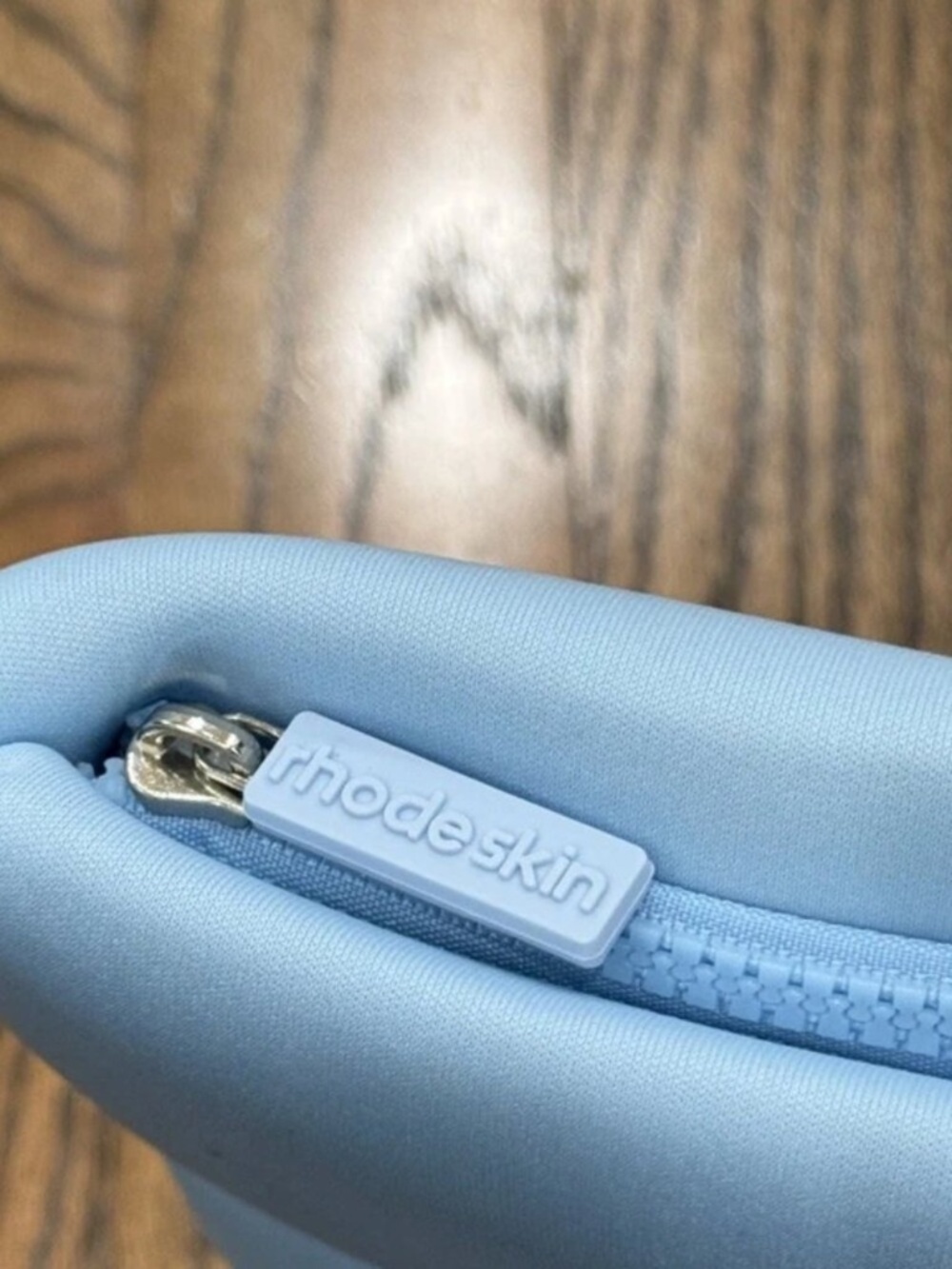 NWT Rhode Skin Oversized Sugarberry Blue Makeup Bubble Bag Limited Edition - Picture 3 of 3